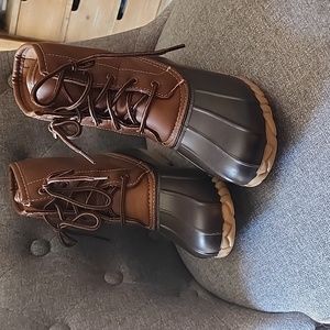Rain or snow boots